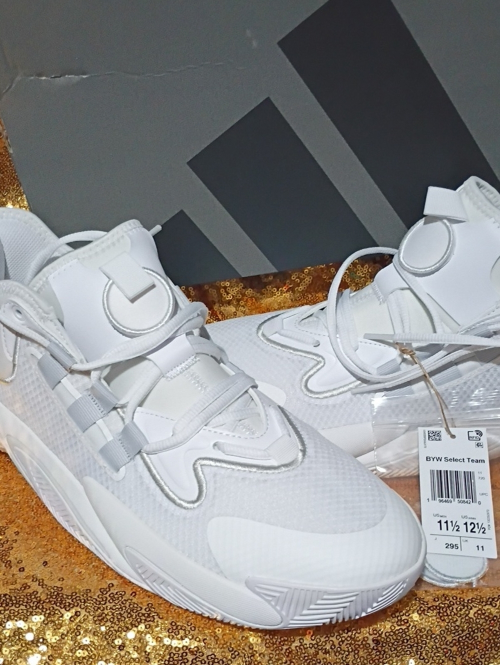 All-White Athletic Basketball Sneakers with Circular Logo M 11.5 W 12.5